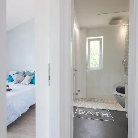 Retro Fusion A Luxury In Tučepi