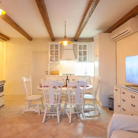 Retro Fusion A Luxury In Tučepi