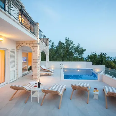 Villa Retro Fusion A Luxury In Tučepi